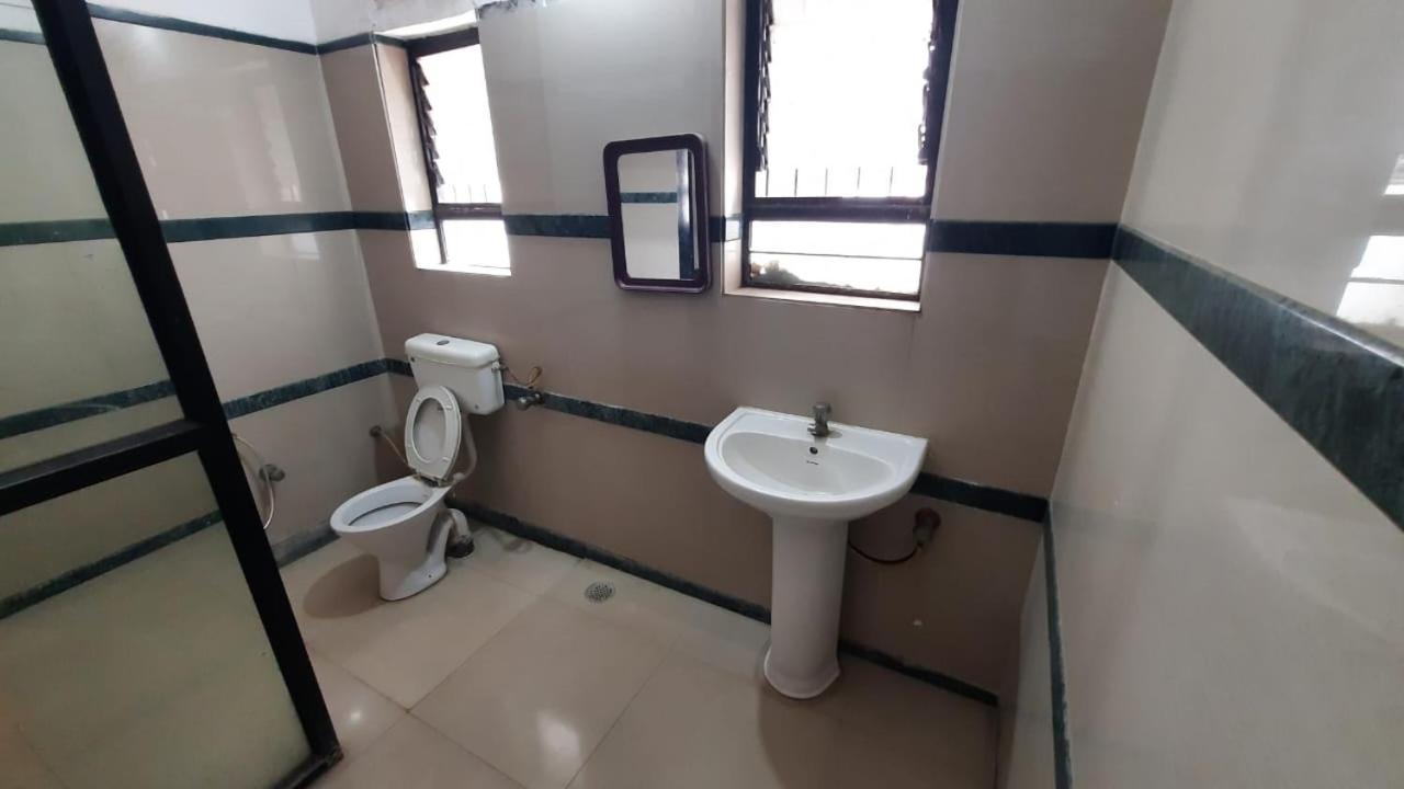 Sugandha Lodge Solāpur Exterior foto